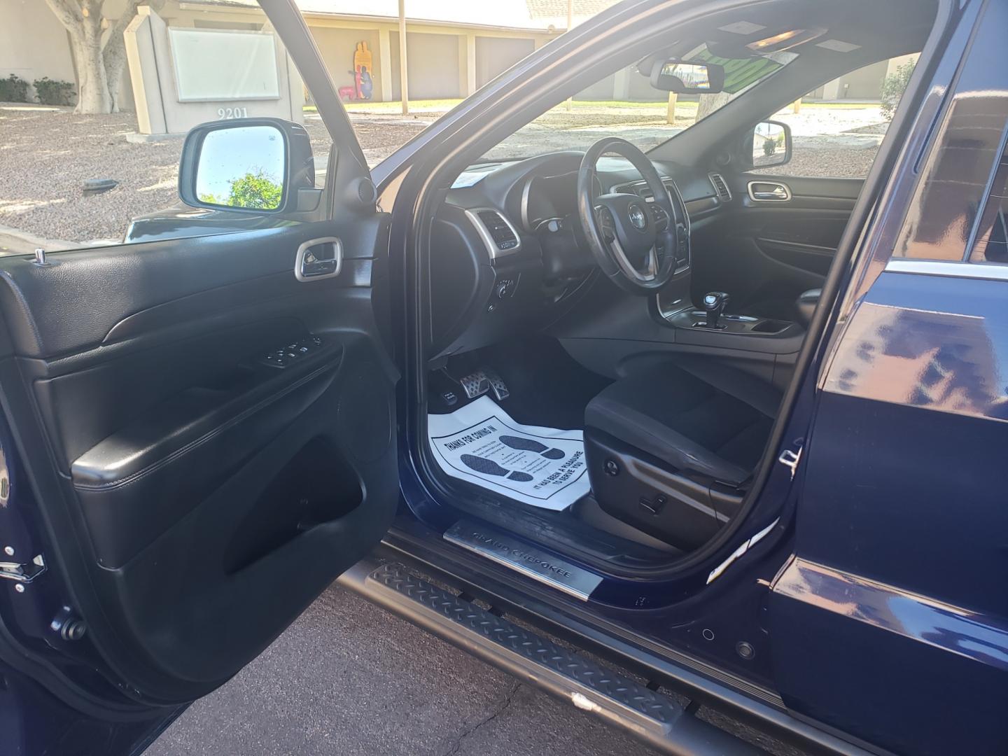 2014 /black Jeep Grand Cherokee laredo (1C4RJFAGXEC) with an 3.6L V6 DOHC 24V engine, 8 speed 4x4 transmission, located at 323 E Dunlap Ave., Phoenix, AZ, 85020, (602) 331-9000, 33.567677, -112.069000 - 2014 Jeep Grand Cherokee Laredo,......EXCELLENT condition,...... Ice Cold A/C front and rear, Clean Black interior with black cloth seats in near perfect condition, New brakes, Tune up, Touch scrren Stereo/CD player, satellite compatible, Phone sync, Bluetooth, This suv is gorgeous inside and out, I - Photo#8